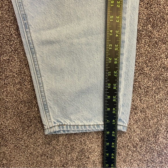 Levi's Women's 80s Mom Jeans Plus Size 18 W Light Blue Premium High Rise EUC - Picture 10 of 16